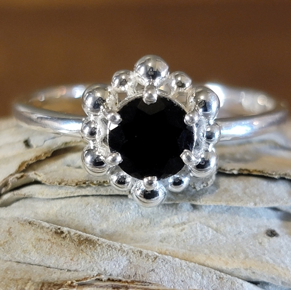 Vintage Jewelry - Native Black Onyx Gemstone Ring 9 Sterling Silver 925 Boho Size Womens Jewelry
